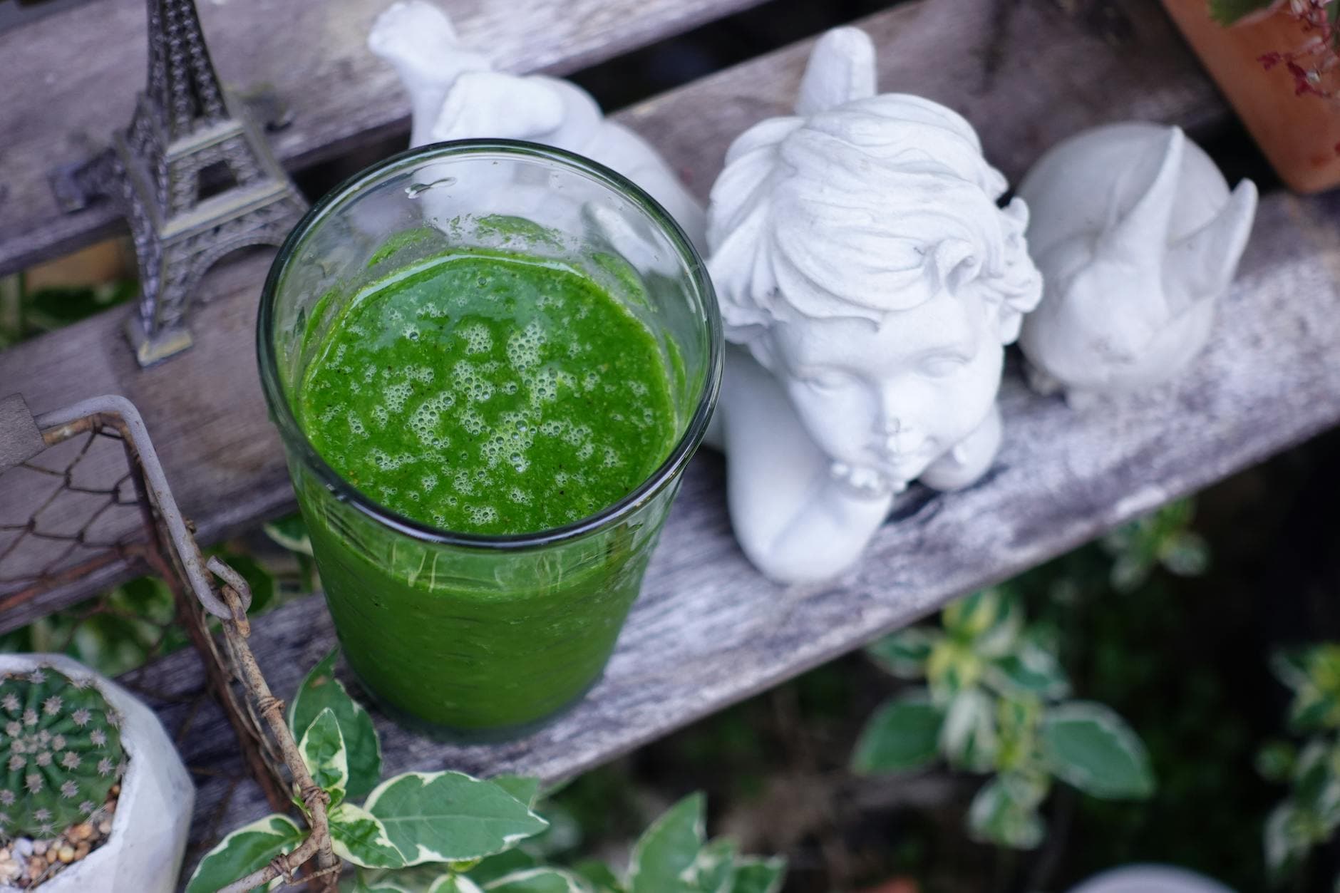 Green smoothie in a glass